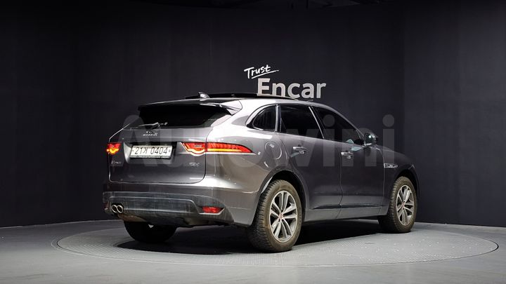 Jaguar F PACE