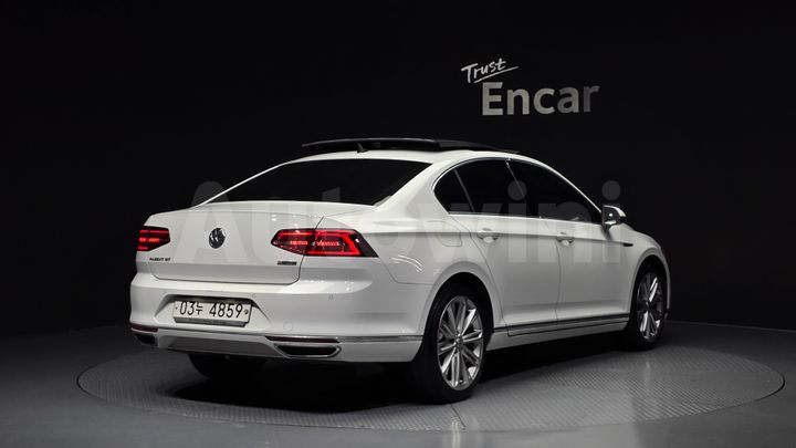 Volkswagen Passat 2018 — 2