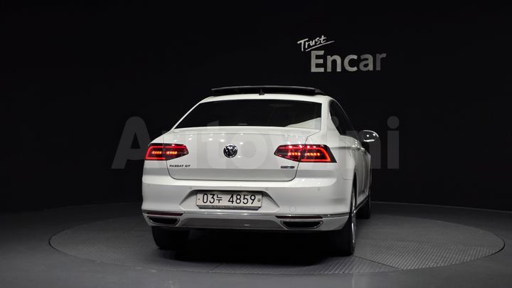 Volkswagen Passat 2018 — 4