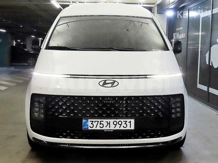 Hyundai Staria 2025 — 2