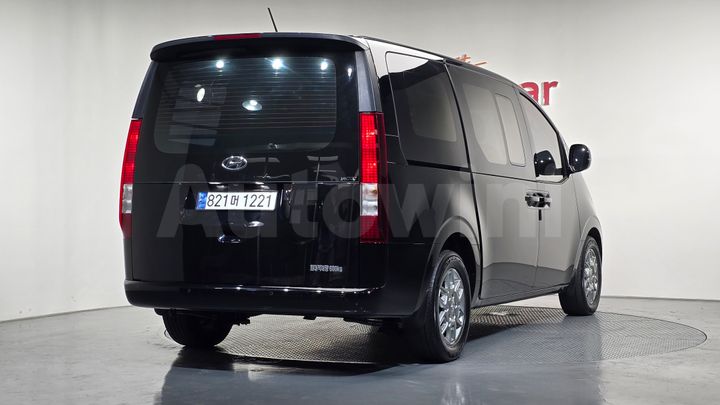 Hyundai Staria 2023 — 2