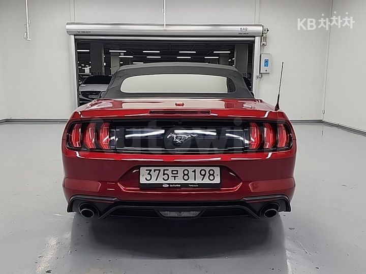 Ford Mustang 2022 — 3