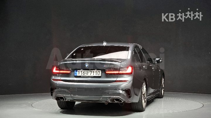 BMW 3 Series 2021 — 3