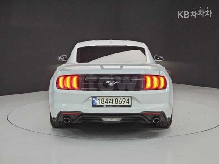 Ford Mustang 2021 — 3