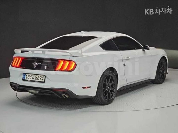 Ford Mustang 2021 — 4