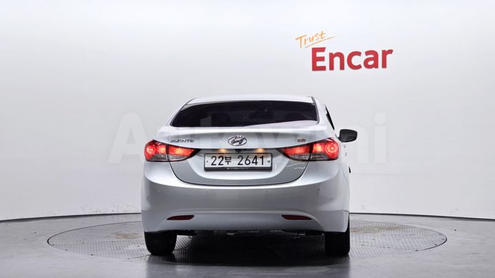 Hyundai Avante 2013 — 4