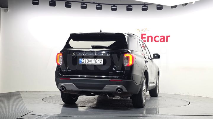 Ford Explorer 2022 — 4