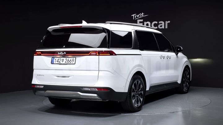 Kia Carnival 2023 — 2