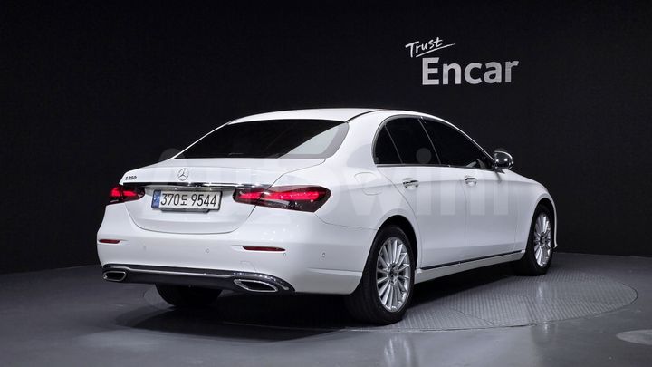Mercedes-Benz E Class 2022 — 2