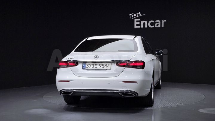 Mercedes-Benz E Class 2022 — 4