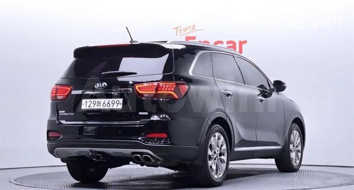 Kia Sorento 2018 KNAPH81ABJA454196 — 2