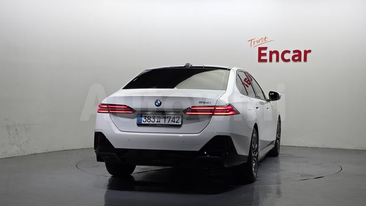 BMW 5 Series 2025 — 4