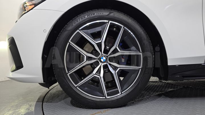 BMW 5 Series 2025 — 5