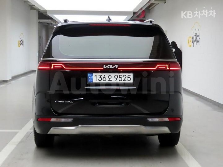 Kia Carnival 2023 KNANC81BBPS292071 — 3