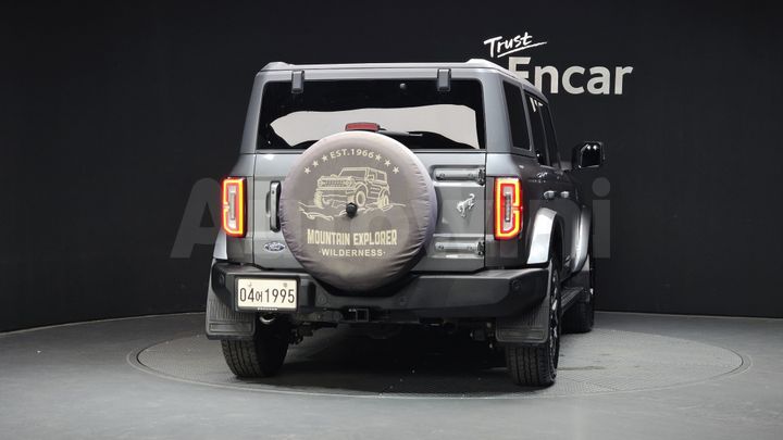 Ford Bronco 2022 — 4