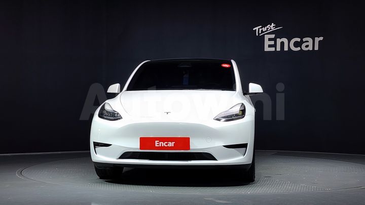 Tesla Model Y 2024 — 3