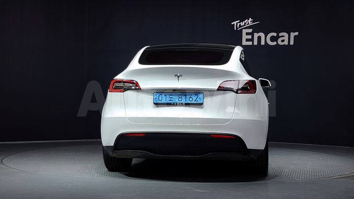 Tesla Model Y 2024 — 4