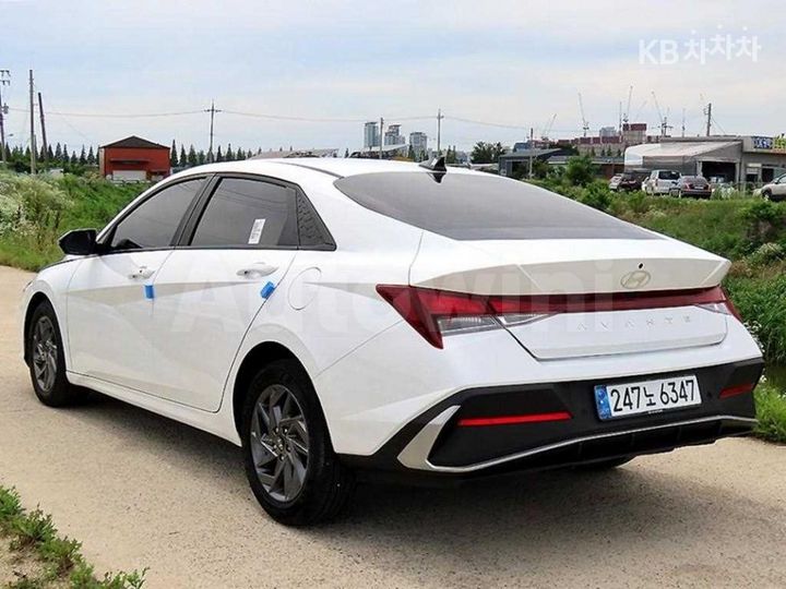 Hyundai Avante 2024 — 3