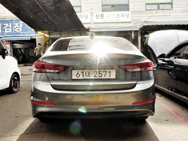 Hyundai Avante 2018 — 3