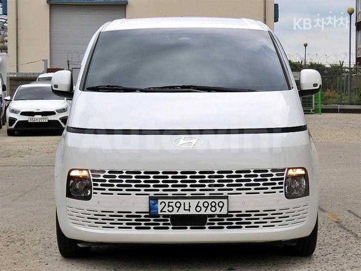 Hyundai Staria 2025 — 3