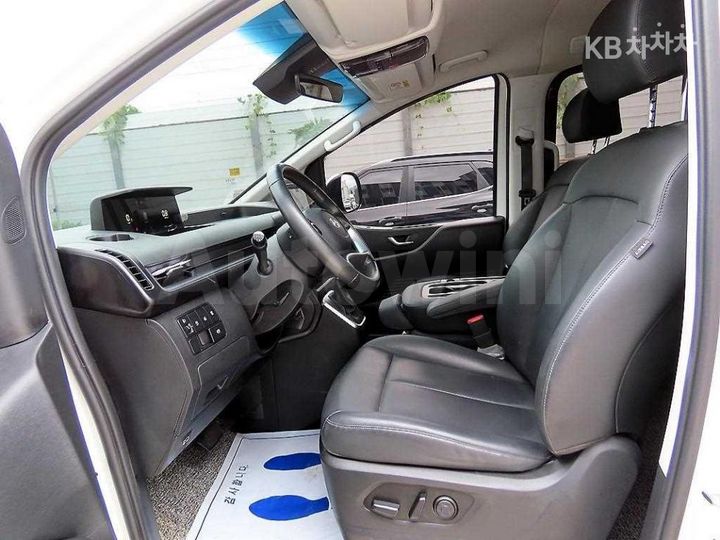 Hyundai Staria 2025 — 5
