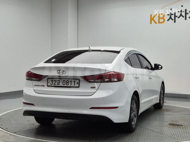 Hyundai Avante 2016 — 3