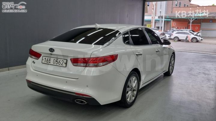 Kia K5 2017 — 2