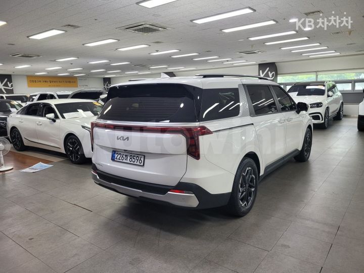 Kia Carnival 2025 — 4