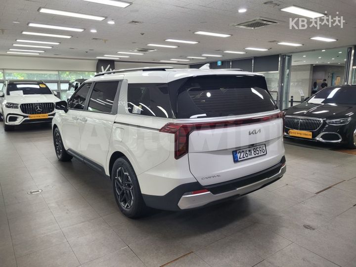 Kia Carnival 2025 — 5
