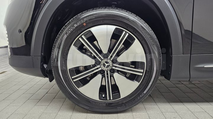 Mercedes-Benz EQB 2023 — 5