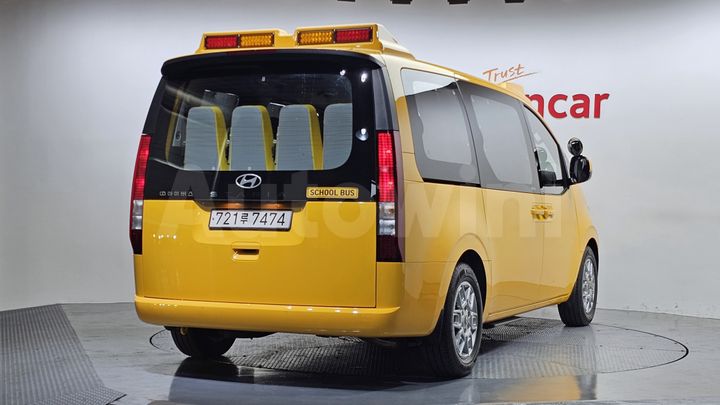 Hyundai Staria 2025 — 2