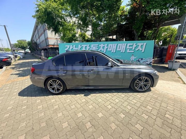 BMW 3 Series 2018 — 3