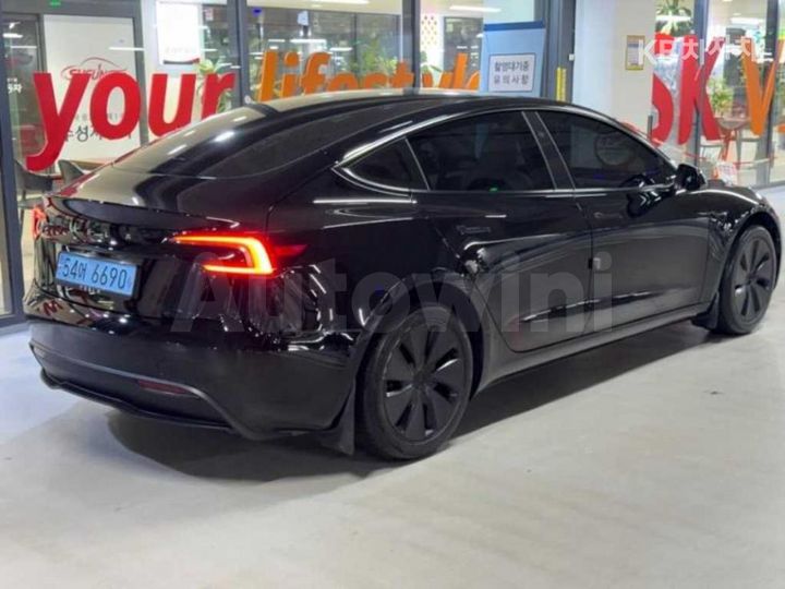 Tesla Model 3 2024 LRW3E7FS2RC294588 — 4