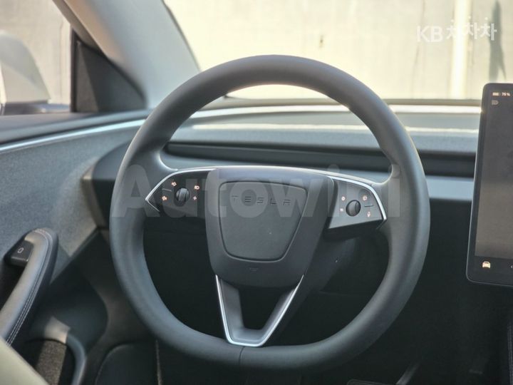 Tesla Model 3 2025 LRW3E7FS0SC610317 — 5