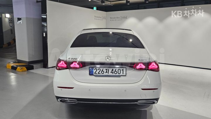 Mercedes Benz E Class 2024 — 3