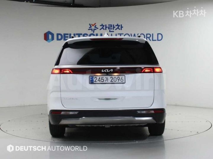 Kia Carnival 2023 KNANC813BPS207769 — 4