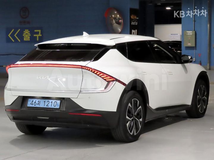 Kia EV6 2022 KNAC281AFNA022068 — 4
