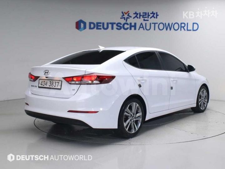 Hyundai Avante 2018 KMHD641DBJU653701 — 2