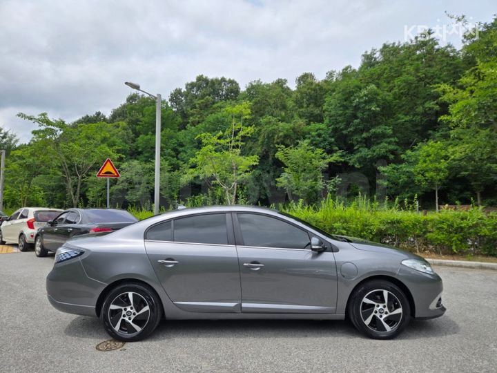 Renault SM3 2018 KNMC4Z2ZMJP005233 — 3