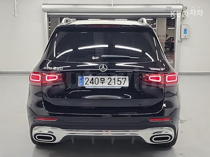 Mercedes Benz GLB Class 2023 — 3