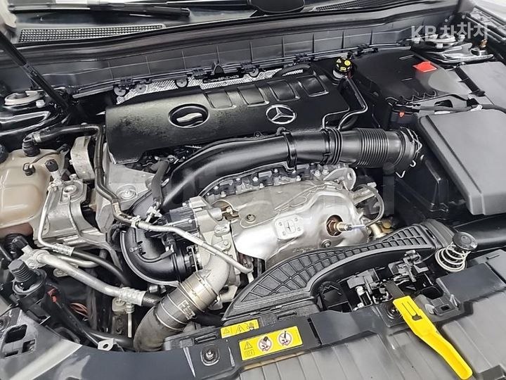 Mercedes Benz GLB Class 2023 — 5