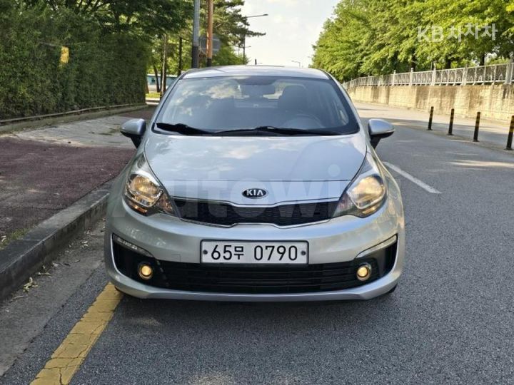 Kia Pride 2015 — 2