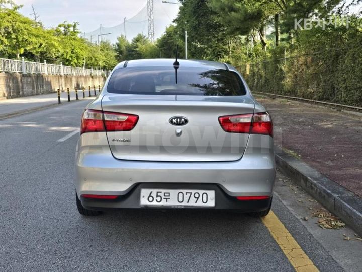 Kia Pride 2015 — 4
