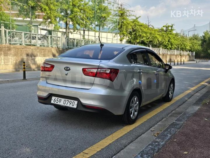 Kia Pride 2015 — 5