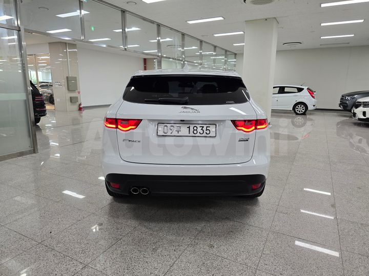 Jaguar F PACE
