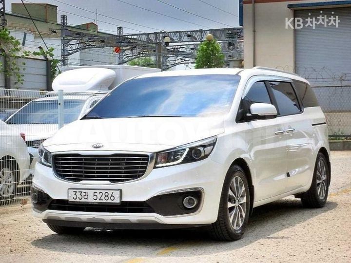 Kia Carnival 2018 KNAMB81ABJS364089 — 2