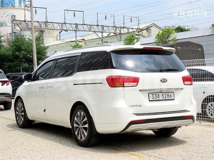 Kia Carnival 2018 KNAMB81ABJS364089 — 3