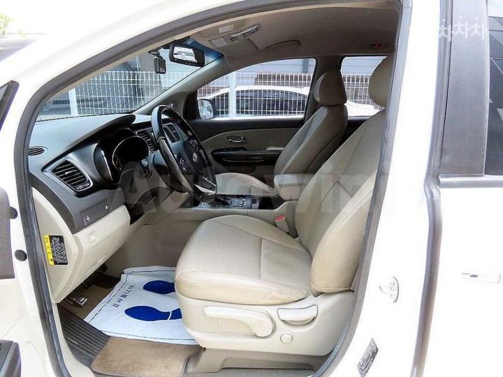 Kia Carnival 2018 KNAMB81ABJS364089 — 5