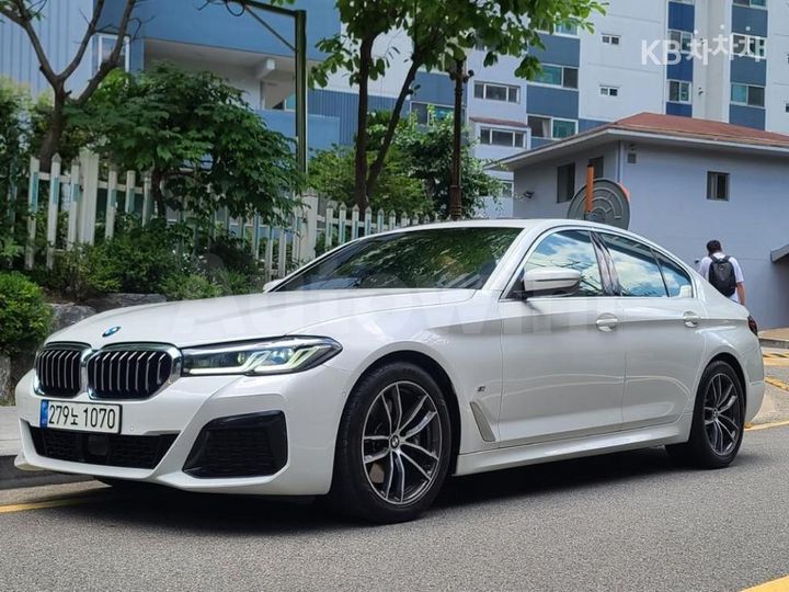 BMW 5 Series 2022 — 2
