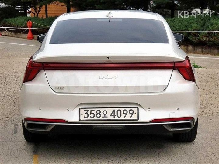 Kia K8 2023 KNAM141FBPA055553 — 4
